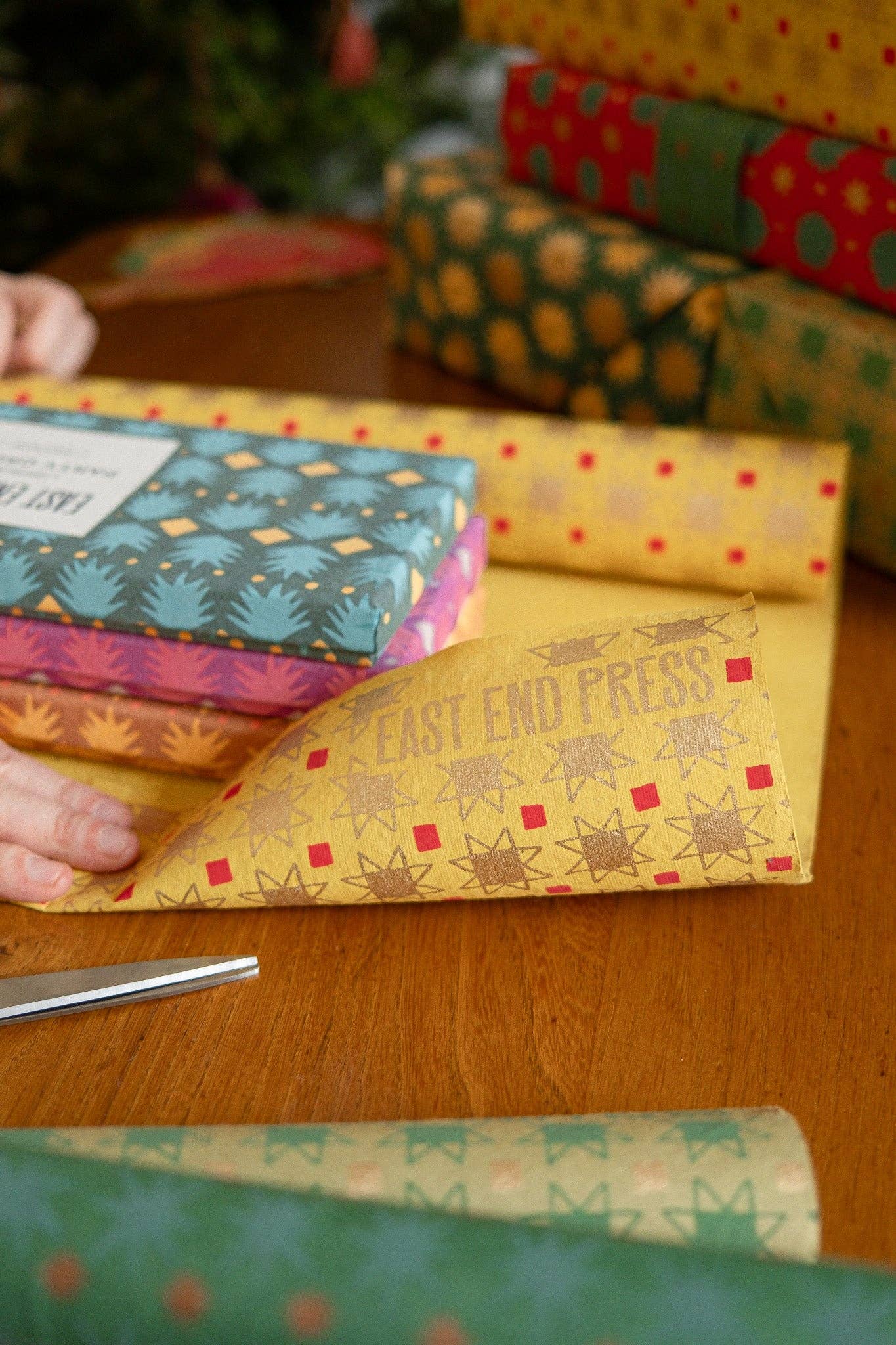 Festive Gift Wrap: Christmas Quilt - Violet Elizabeth -