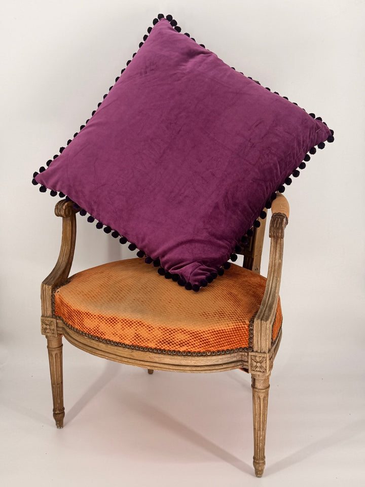 24x24" Cushion 🧡🩷 - Violet Elizabeth - 