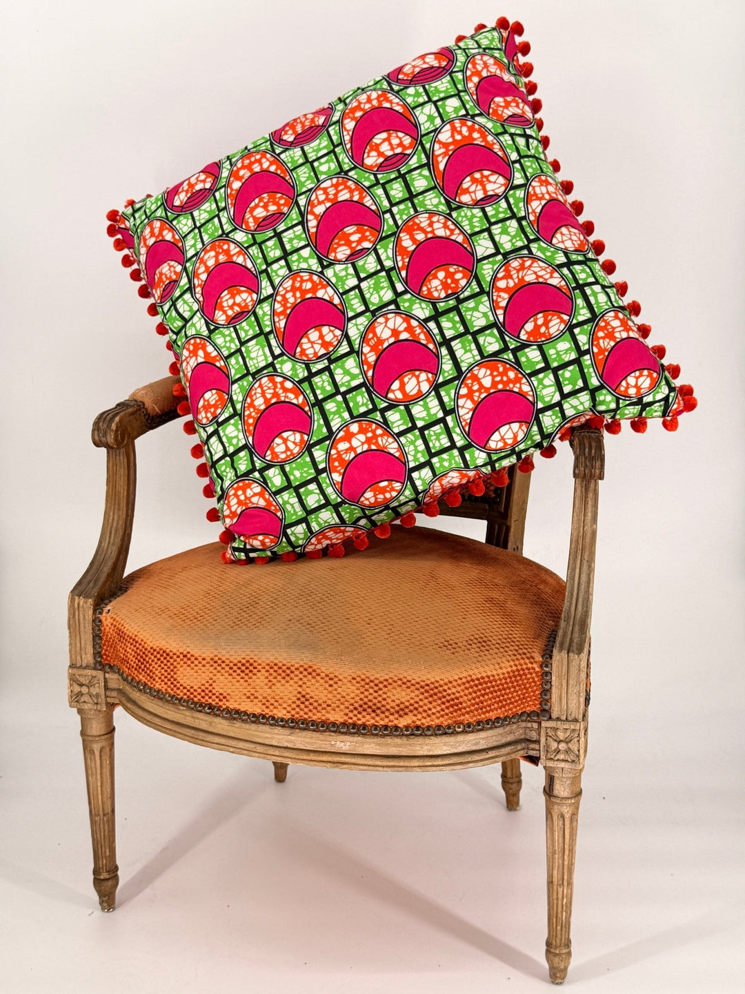 24x24" Cushion 🧡🩷 - Violet Elizabeth - 