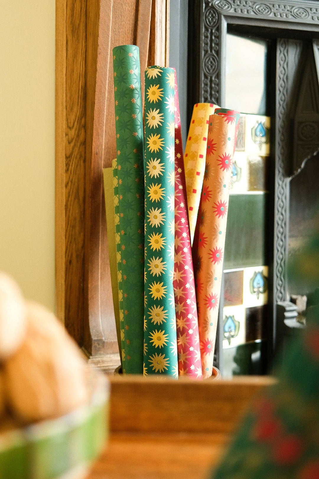 UK/EU: Festive Gift Wrap: Winter's Bloom