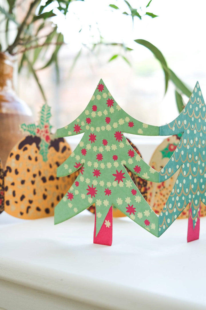 UK/EU: Christmas Tree Concertina Card