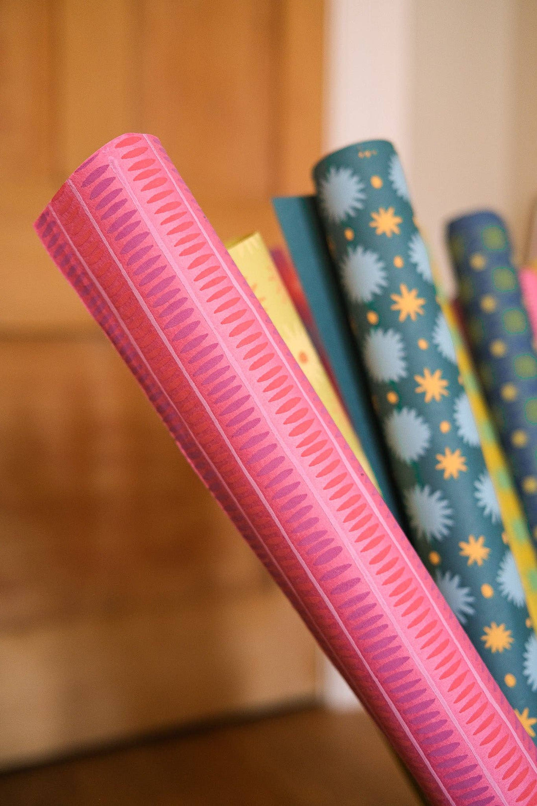 UK/EU: Pink Stripes Wrapping Paper