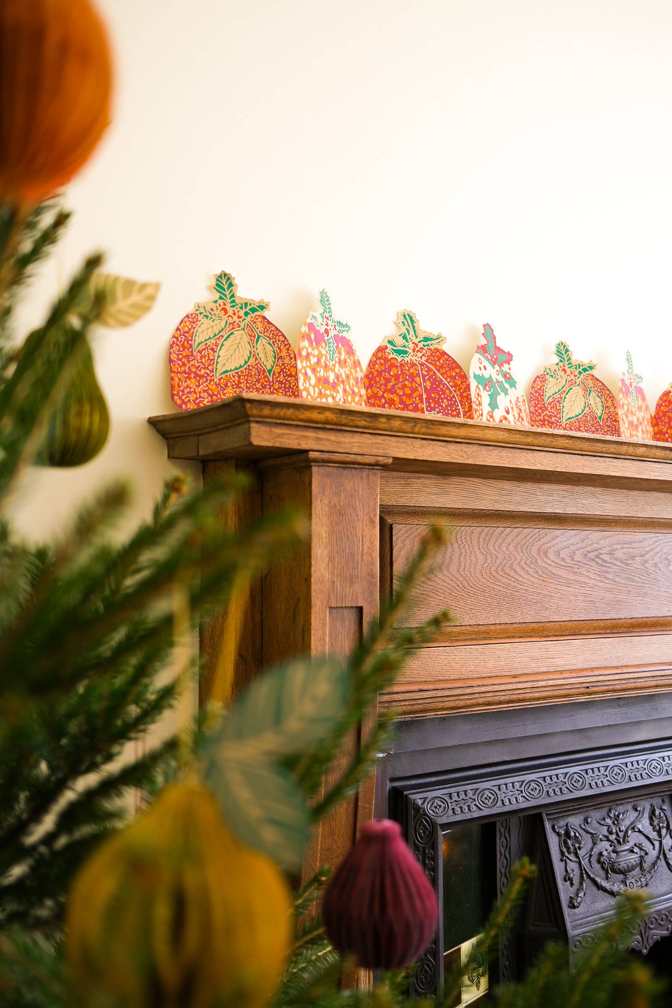 Christmas Puddings Concertina Garland - Violet Elizabeth - 