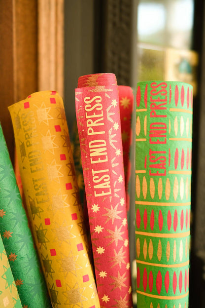 Festive Gift Wrap: Christmas Quilt - Violet Elizabeth - 