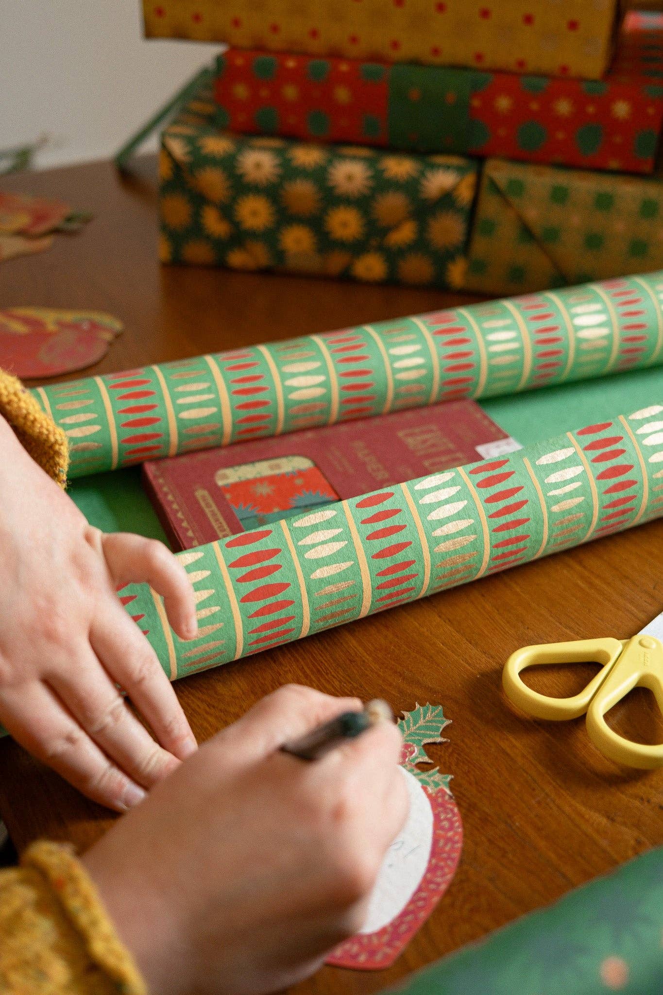 Festive Gift Wrap: Christmas Stripes - Violet Elizabeth - 