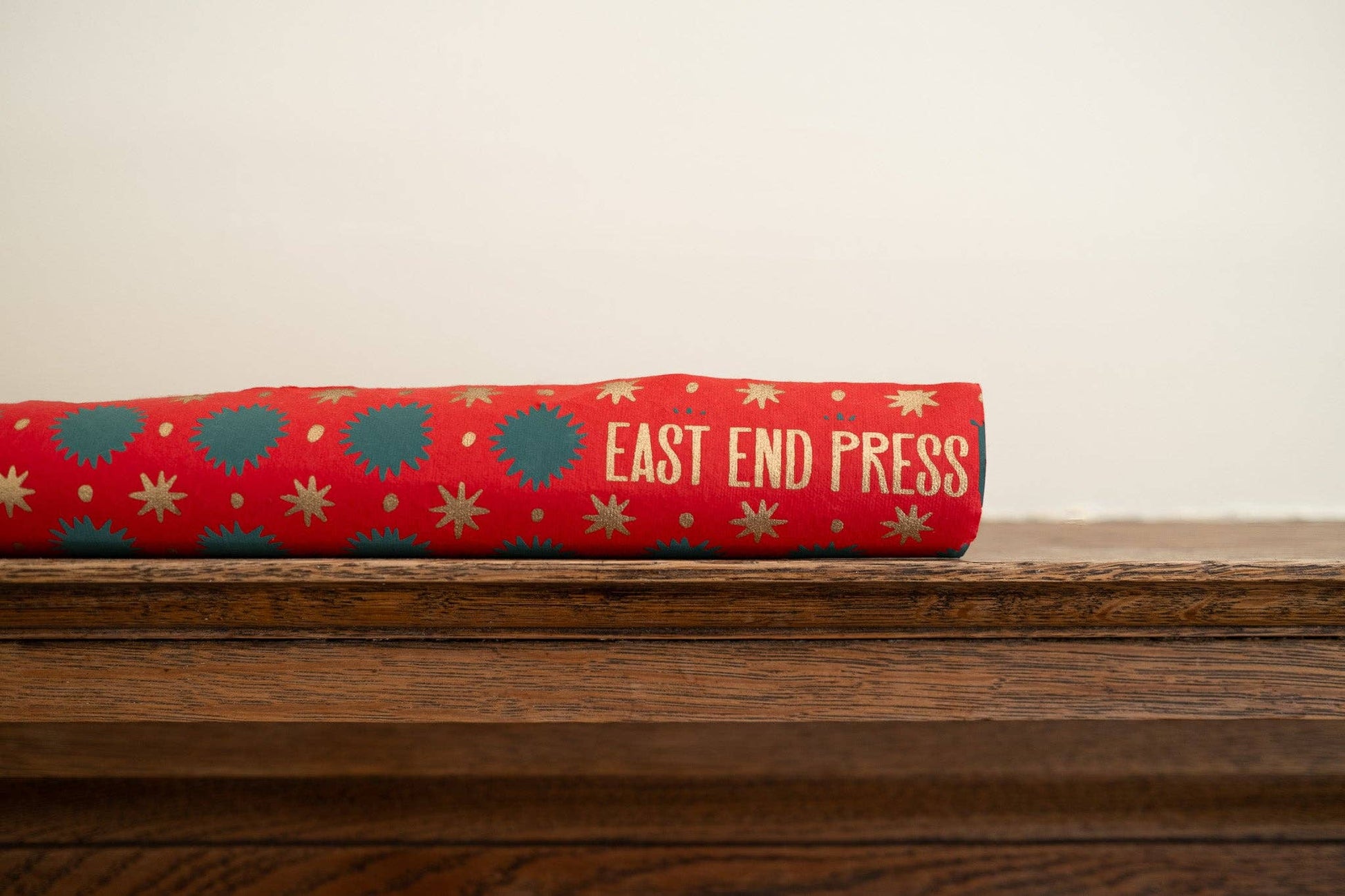 Festive Gift Wrap: Ruby Stars - Violet Elizabeth - 