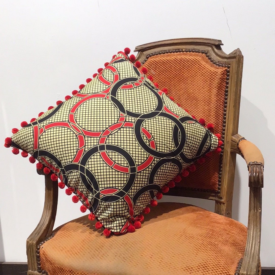 Intertwined Rings Square Cushion - Violet Elizabeth - 