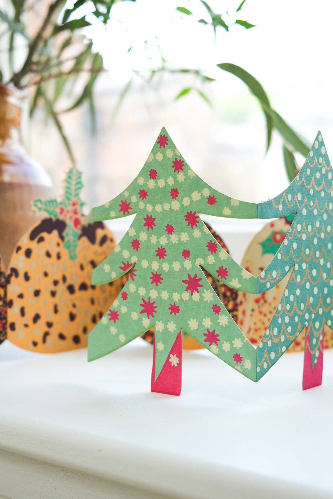 UK/EU: Christmas Tree Concertina Card - Violet Elizabeth - Christmas Decorations