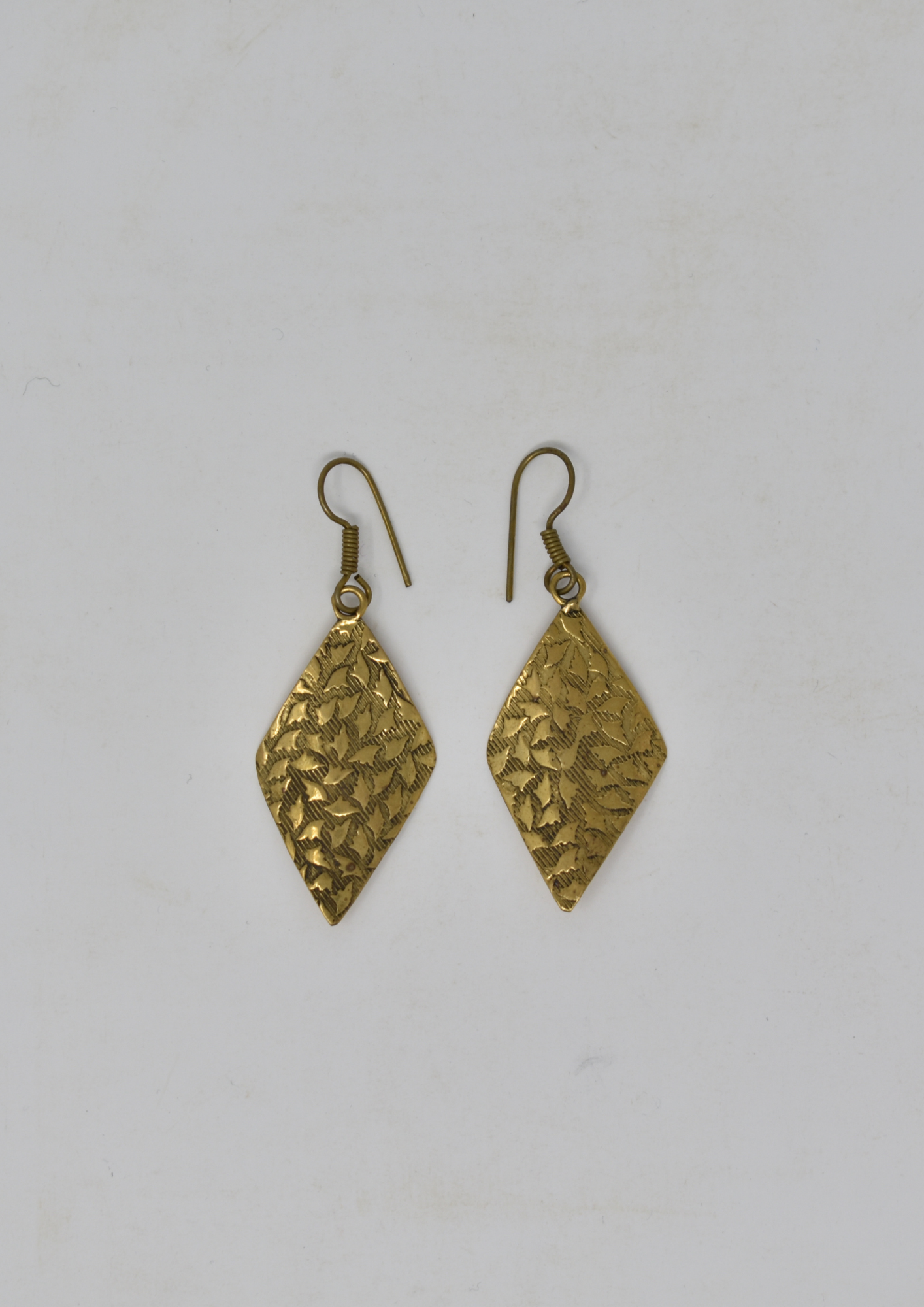 Leaf patterned diamond brass earring - Violet Elizabeth