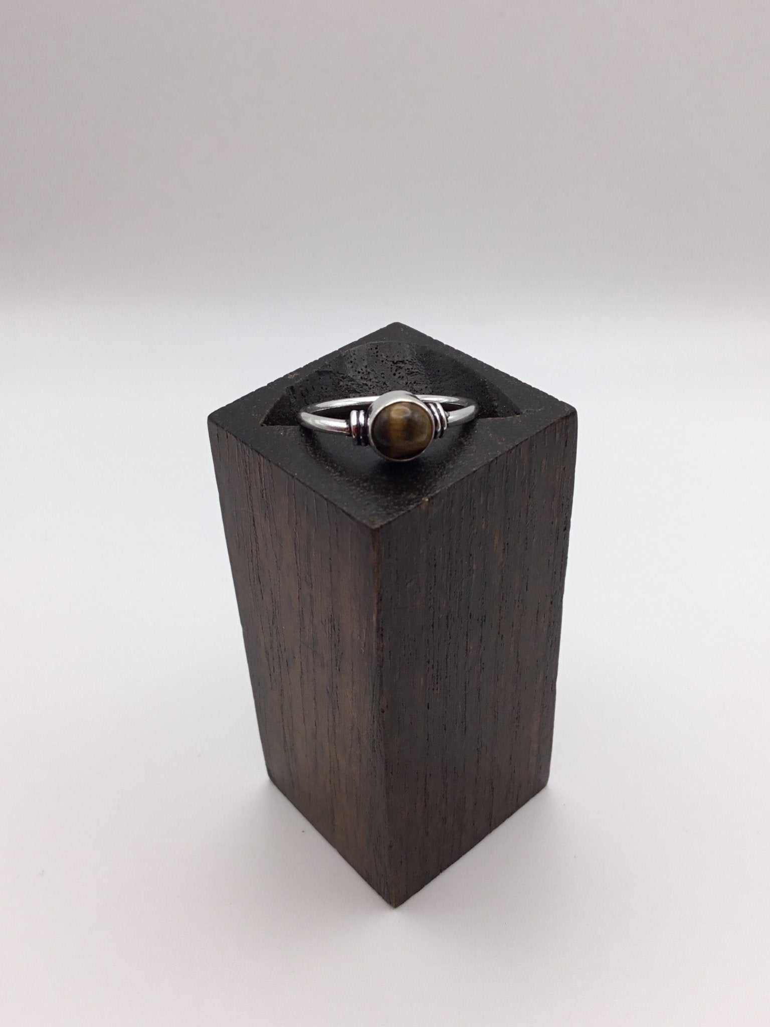 Captivating Stone Ring - Violet Elizabeth - Jewellery