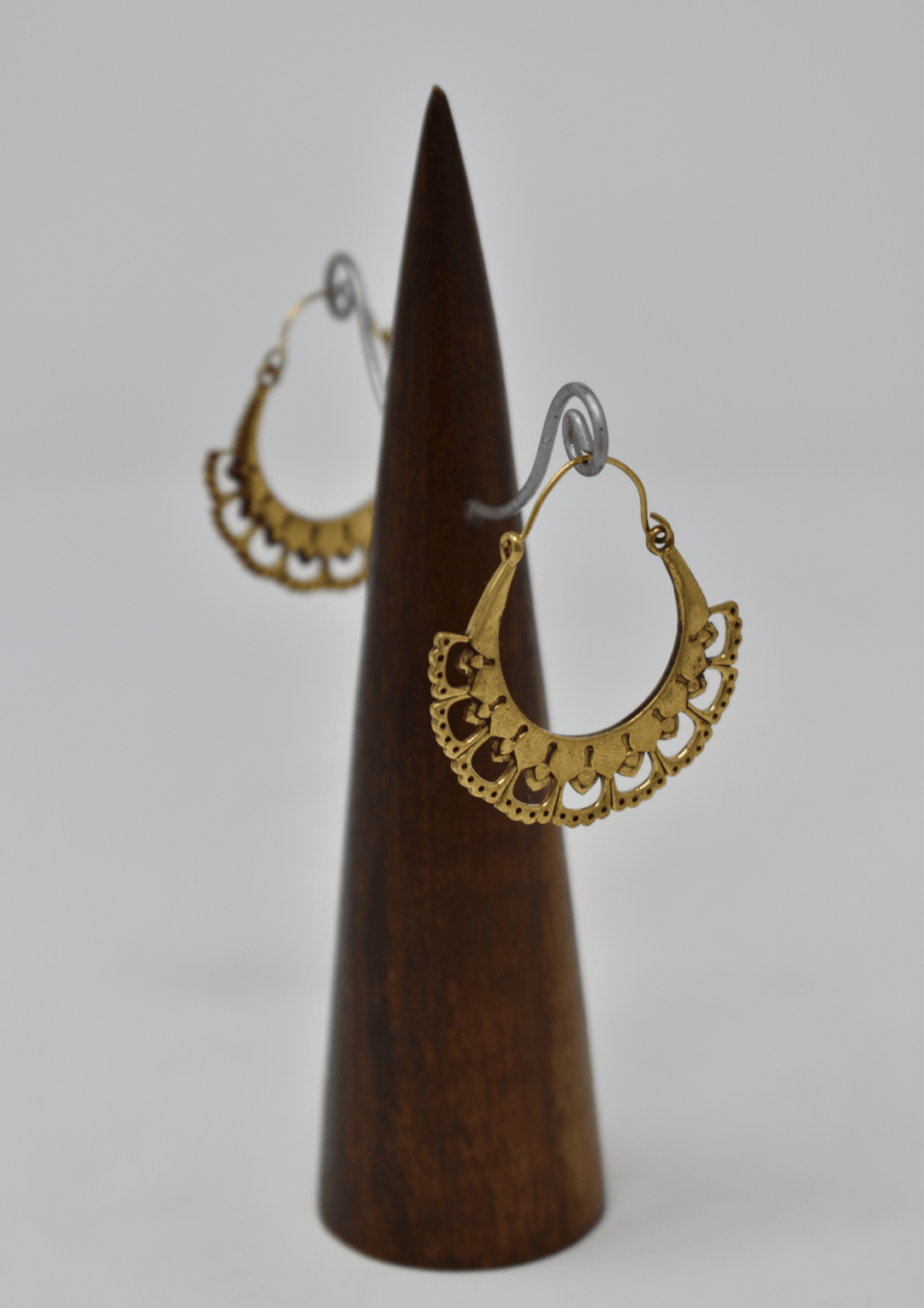 Doilley dangle brass earring - Violet Elizabeth - Jewellery