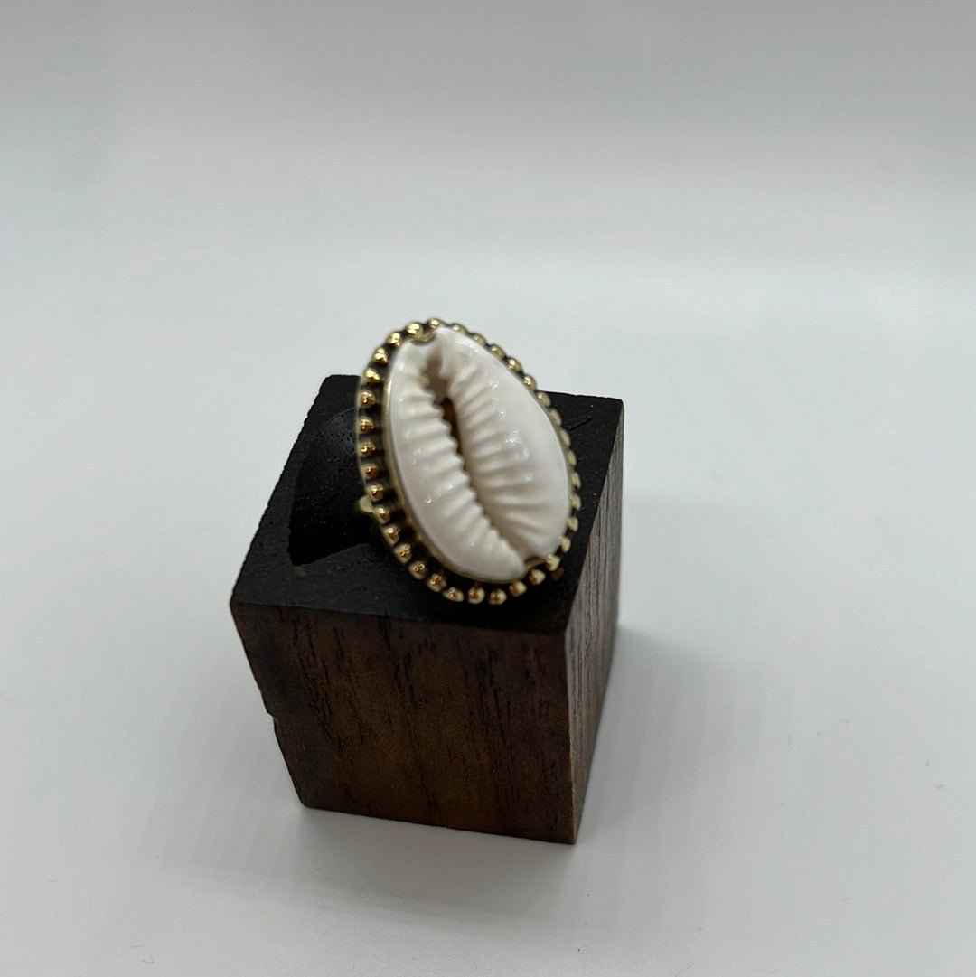 Holiday Dreams Conch Shell Brass Ring