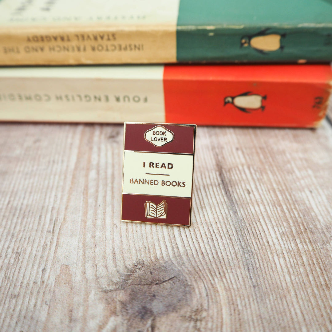 'I Read Banned Books' Book Lover Enamel Pin Badge - Violet Elizabeth - Badge