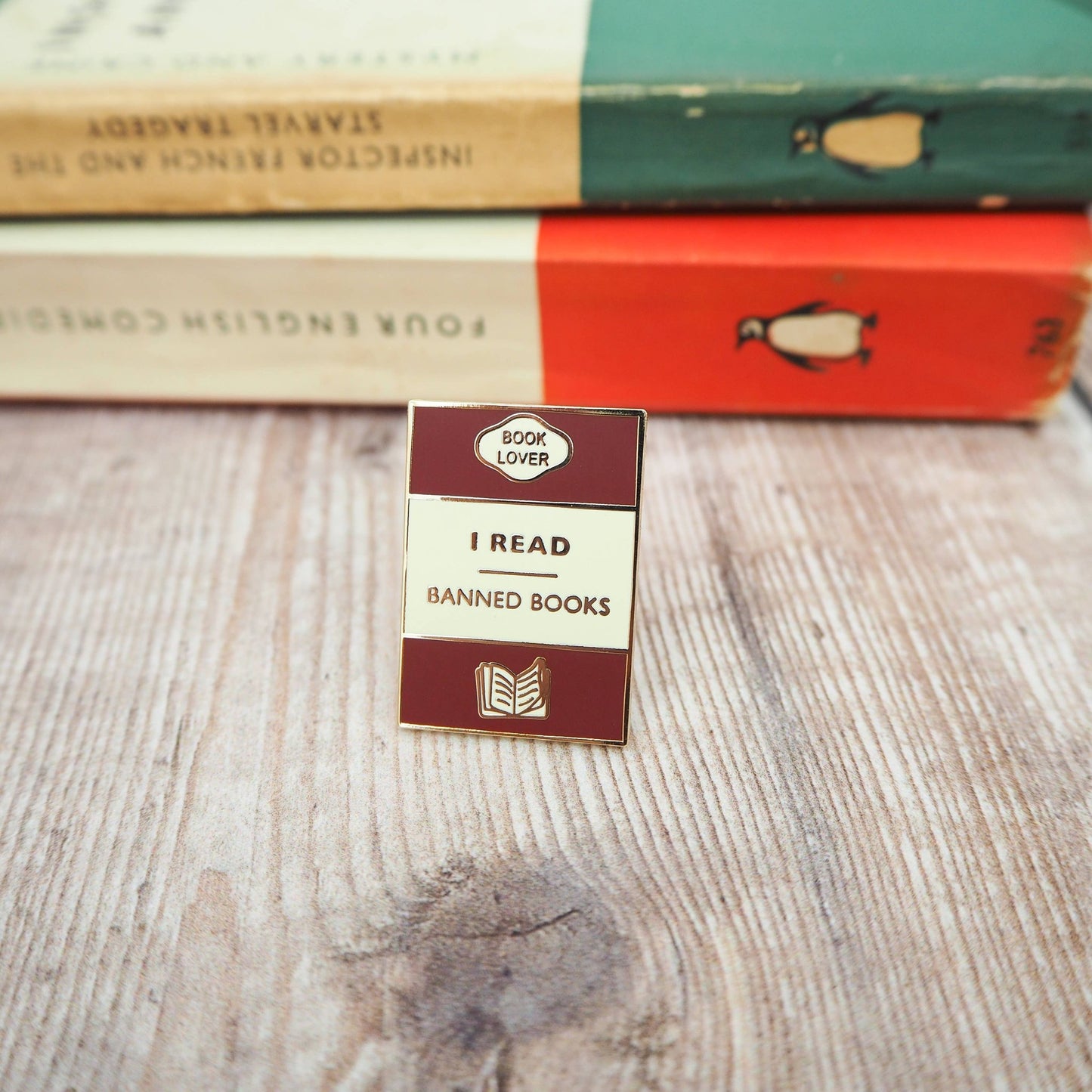 'I Read Banned Books' Book Lover Enamel Pin Badge - Violet Elizabeth - Badge