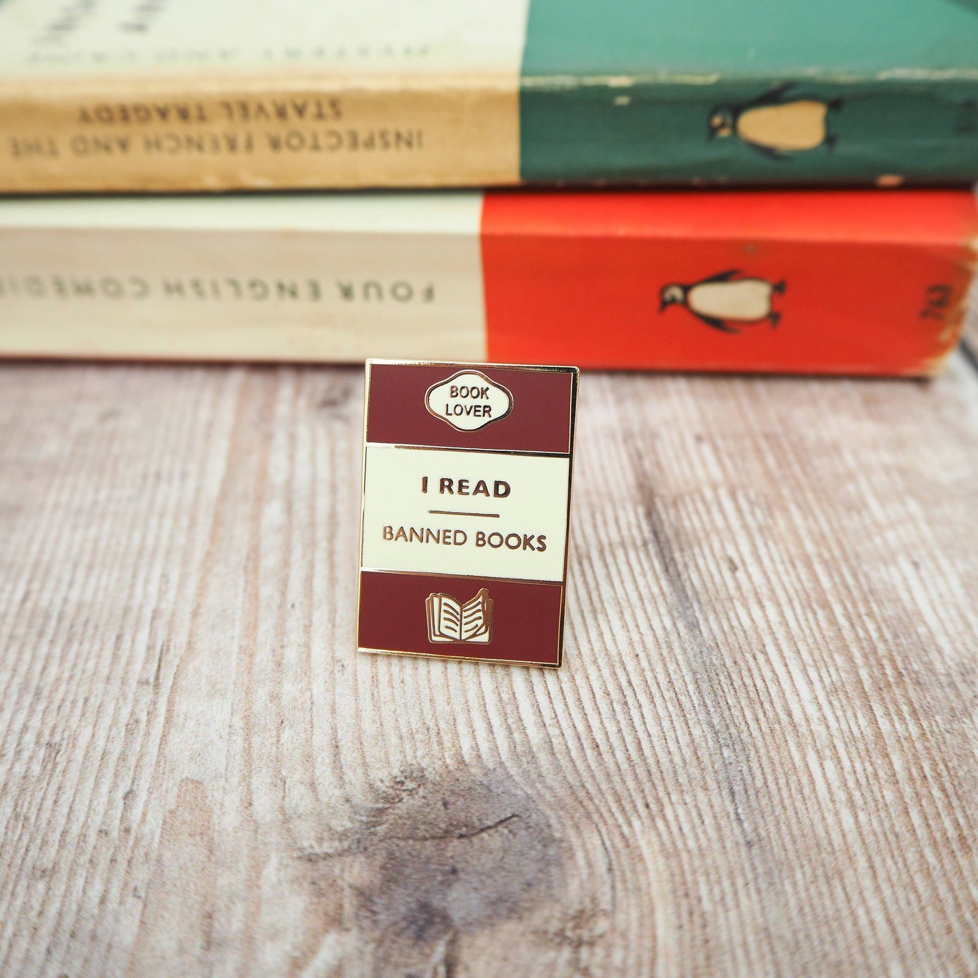 'I Read Banned Books' Book Lover Enamel Pin Badge - Violet Elizabeth - Badge