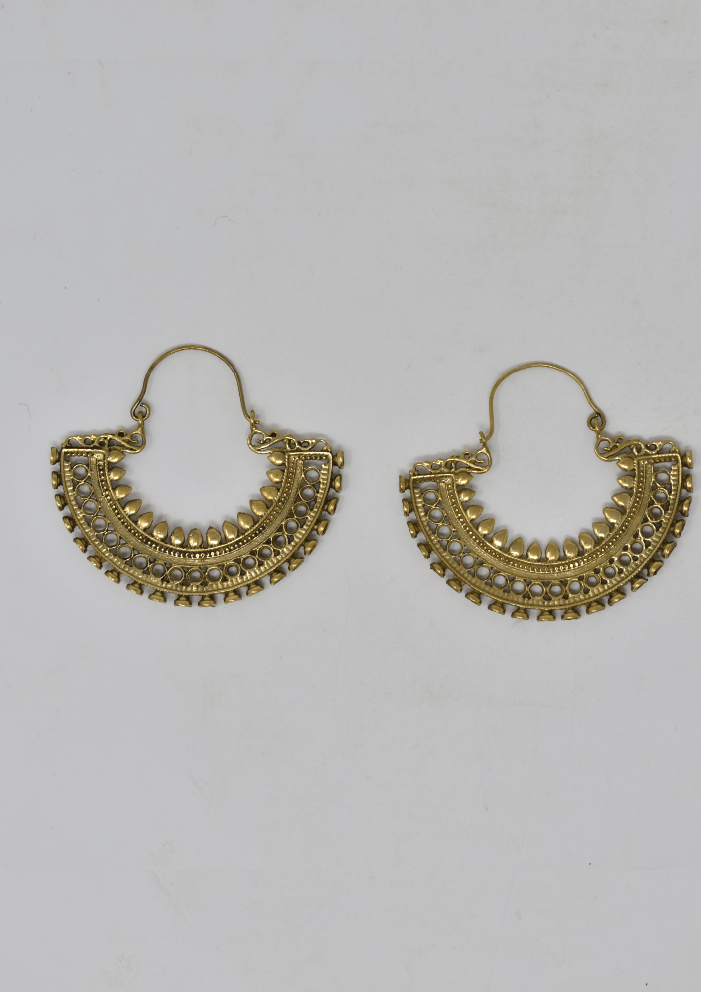 Seahorse tail brass earring - Violet Elizabeth - Jewellery